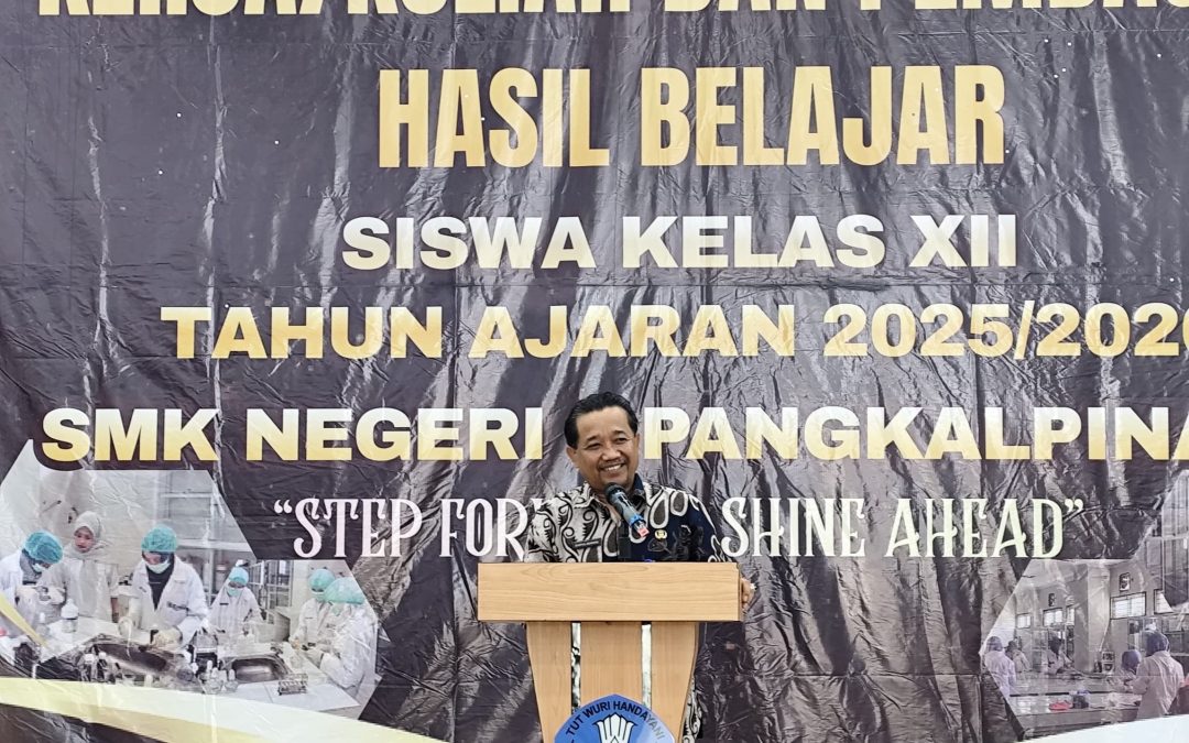 Pembekalan memasuki Dunia Kerja/Kuliah dan pembagian hasil belajar kelas XII peserta didik tahun ajaran 2025/2026