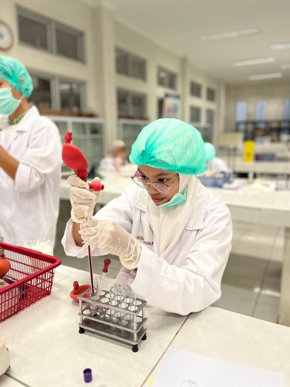 Praktek Lab Medik SMKN 5